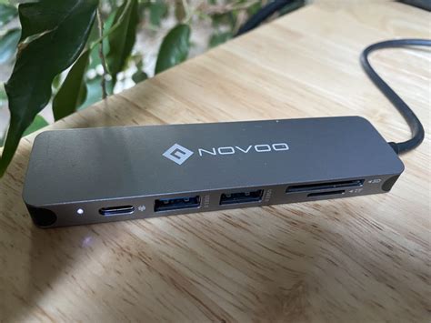 N­o­v­o­o­ ­U­S­B­-­C­ ­H­u­b­ ­–­ ­p­r­o­s­t­o­ ­v­e­ ­d­o­b­r­z­e­